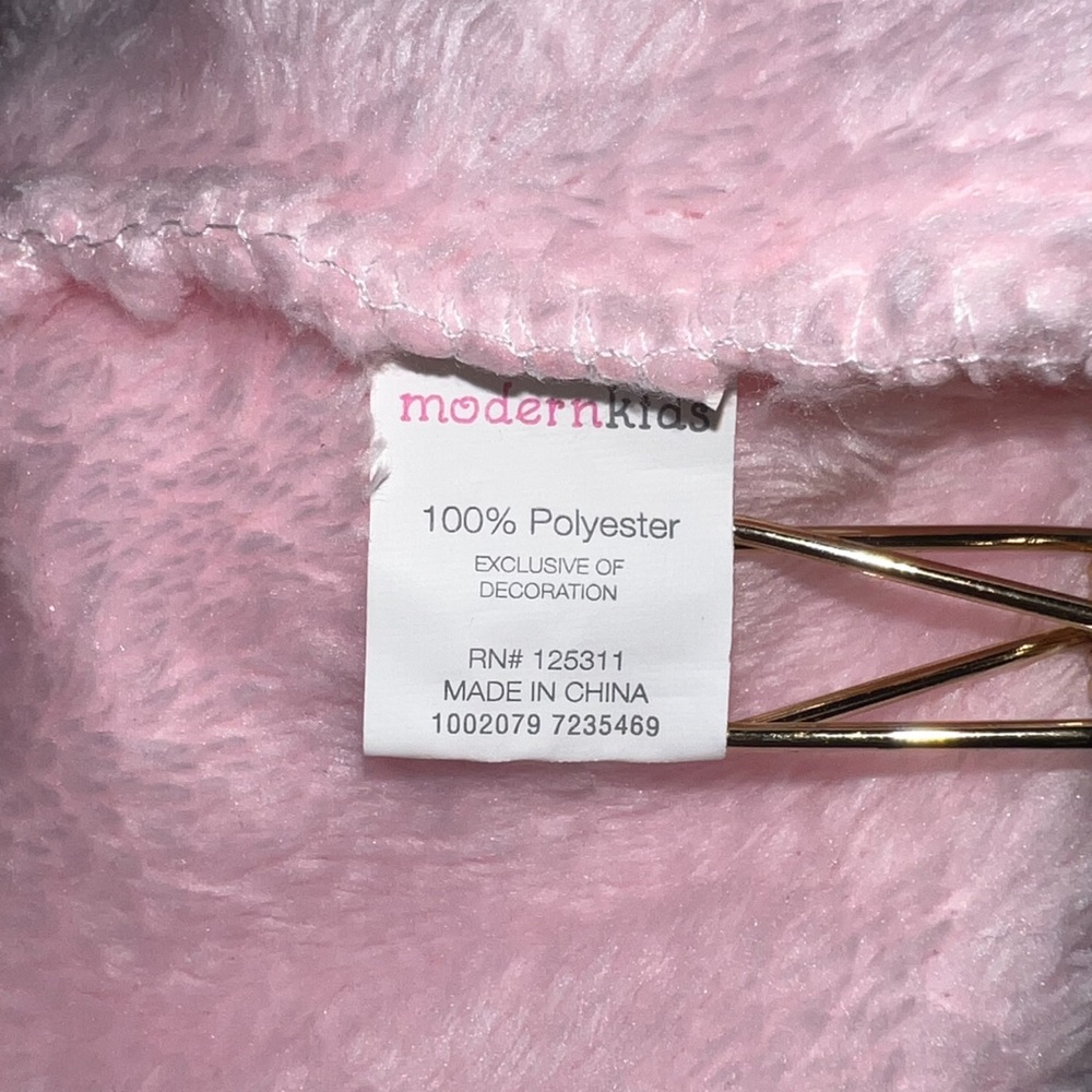 Modern Kids Pink Mermaid Tail Blanket with Sequin Fin - Picture 2 of 9